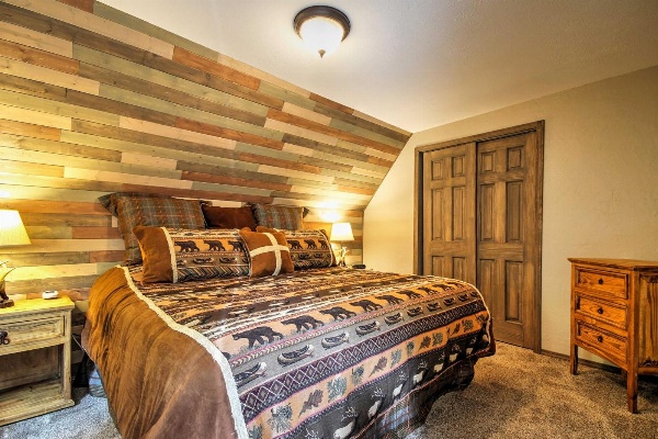 Hillside Cripple Creek Cabin with Hot Tub, Mtn Views! image 6