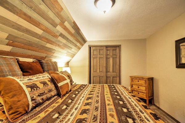 Hillside Cripple Creek Cabin with Hot Tub, Mtn Views! image 9